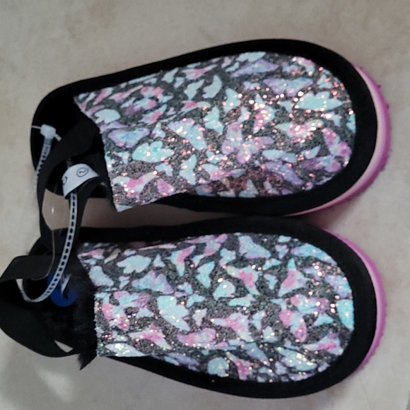 Chulis Slip-On Black Fuzzy Iridescent Butterflies Pink Heart Clog Stretchy Strap - Picture 2 of 9